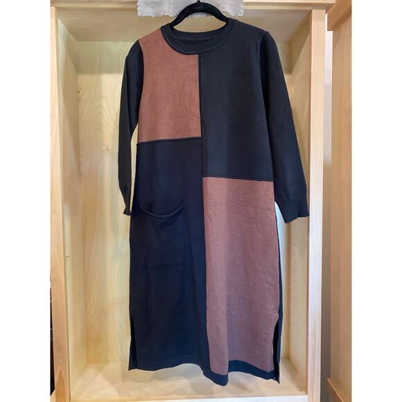 Black and brown 60's modern knee length sweater dress - Picture 3 of 4